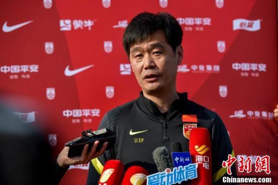 所以，她一时间也不知道该如何回答叶辰的问题，只能倔强的把脸扭到一边